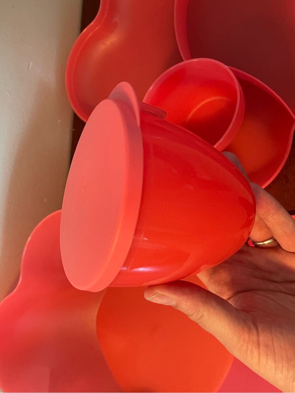 Tupperware Red-Pink Multi-Section Flower Snack Bowl Set with Dip Cups - Picture 4 of 4